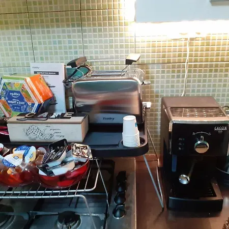 In Little Villa, Comforts * Rom