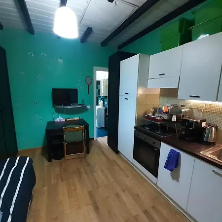 In Little Villa, Comforts Rom