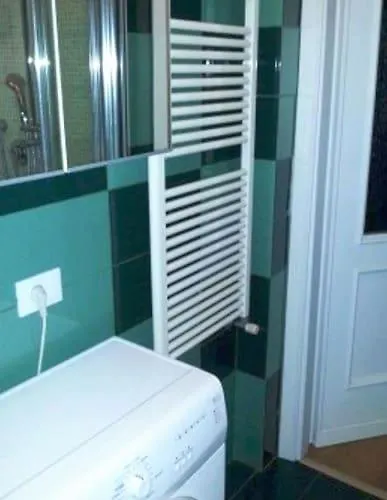 In Little Villa, Comforts * Rom