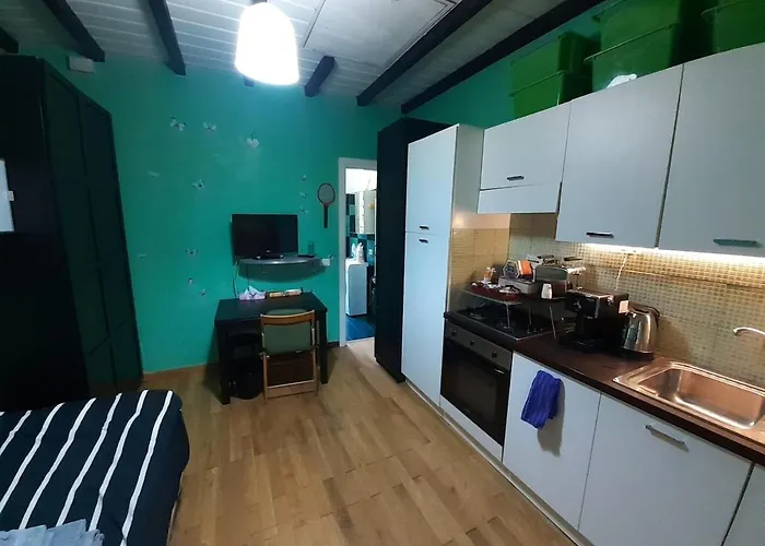 In Little Villa, Comforts Rom