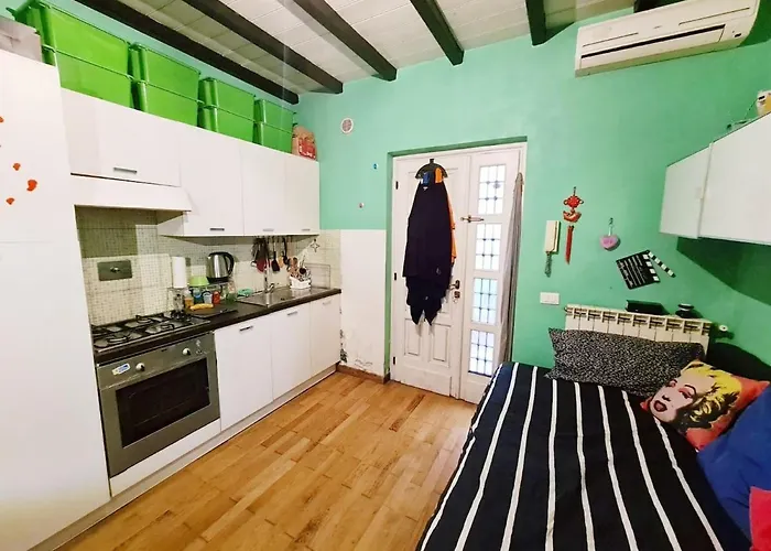 In Little Villa, Comforts Rom