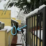 In Little Villa, Comforts Lejlighed